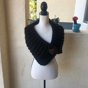 S&J Black Heart Closure Wool Wrap